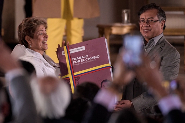 En el universo laboral de Petro