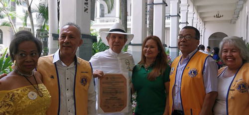 Hernando Betancourt es honrado con el Grado "Cruz de Caballero"
