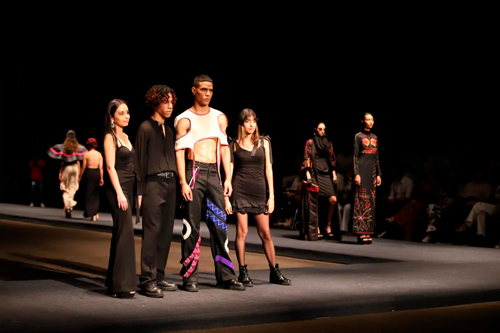 ‘Todas y Todos a Estudiar’ triunfó en Cali Distrito Moda ‘Todas y Todos a Estudiar’ triunfó en Cali Distrito Moda
