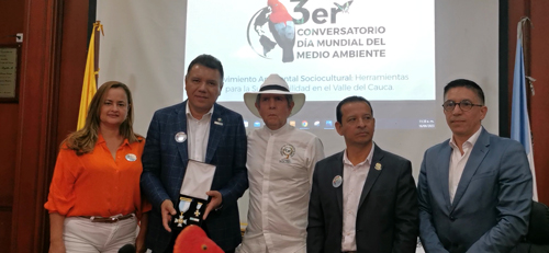 Hernando Betancourt es honrado con el Grado "Cruz de Caballero"