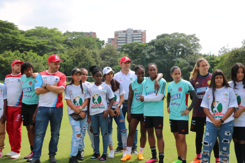 Niñas de Semilleros Deportivos conocen a la Selección Colombia Femenina Niñas de Semilleros Deportivos conocen a la Selección Colombia Femenina