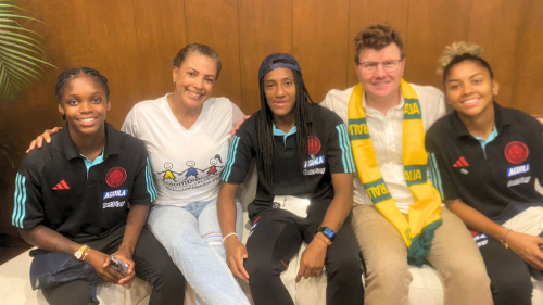 Niñas de Fundación Colombianitos conocen a Selección Colombia Femenino Niñas de Fundación Colombianitos conocen a Selección Colombia Femenino