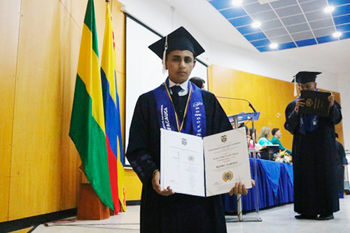 Estudiantes de Comfacauca culminan su etapa escolar Estudiantes de Comfacauca culminan su etapa escolar