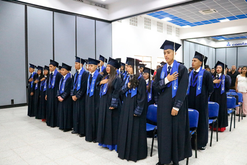 Estudiantes de Comfacauca culminan su etapa escolar Estudiantes de Comfacauca culminan su etapa escolar