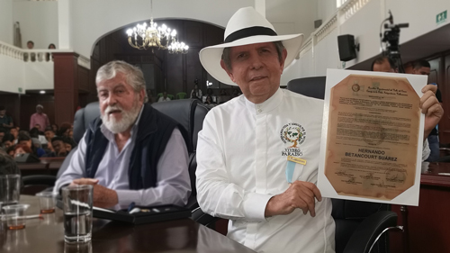 Hernando Betancourt es honrado con el Grado "Cruz de Caballero"