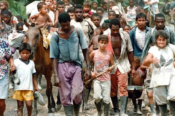 LUCHAS POR LA MEMORIA Y EL OLVIDO LUCHAS POR LA MEMORIA Y EL OLVIDO