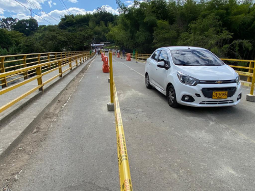 Habilitado puente de Barragán que comunica Valle y Quindío