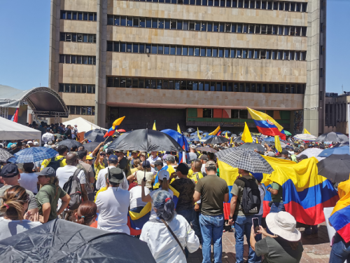 Manifestación el día de los héroes de la nación 