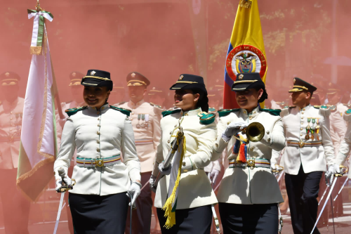 Desfile patriótico conmemora 213 años de libertad en Colombia