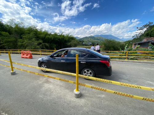 Listo para el tránsito puente de Barragán