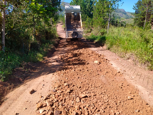 Maquinaria amarilla retoma cronograma de mejoramientos viales en el departamento del Cauca.
