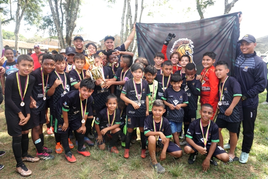 Mustang F.C. es campeón del fútbol infantil Mustang F.C. es campeón del fútbol infantil