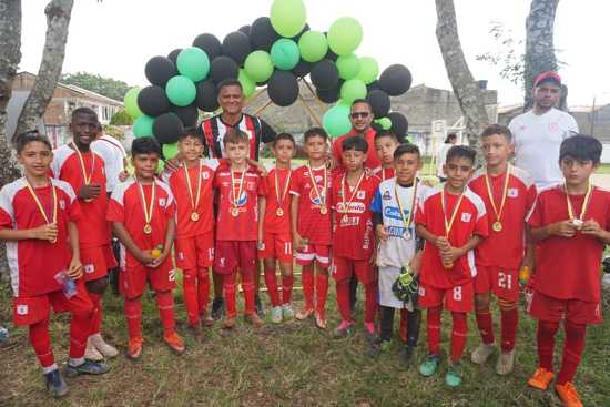 Mustang F.C. es campeón del fútbol infantil Mustang F.C. es campeón del fútbol infantil