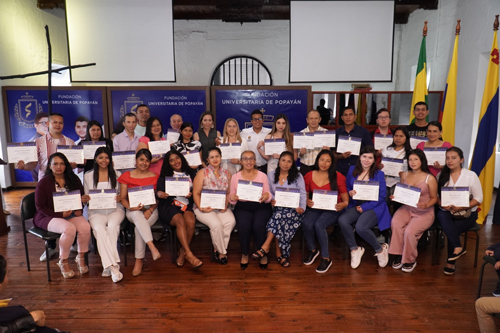 Estudiantes se certifican en competencias tecnológicas Estudiantes se certifican en competencias tecnológicas