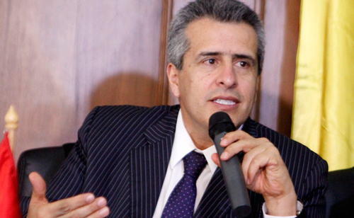 Se calentó el ministro Velasco. Se calentó el ministro Velasco.