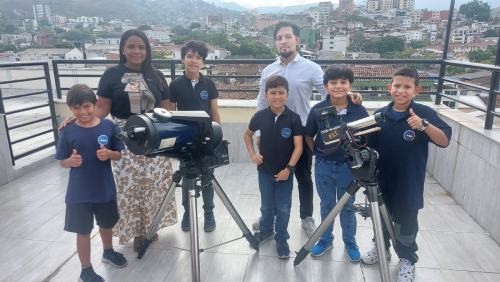 Niños de semilleros buscan asteroides en cielo vallecaucano Niños de semilleros buscan asteroides en cielo vallecaucano