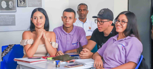Jóvenes Caleños Avanzan en Inglés: “Todas y Todos a Estudiar” Jóvenes Caleños Avanzan en Inglés: “Todas y Todos a Estudiar”