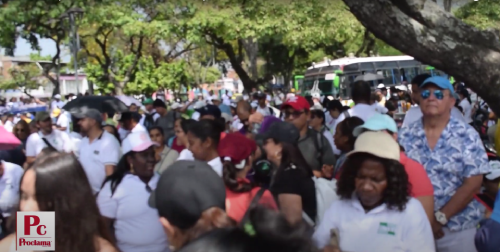 Docentes marchan por cierre de Clínica Rey David