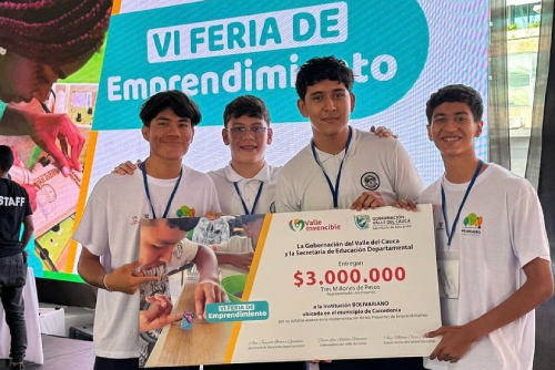 Estudiantes innovan y emprenden en la ruralidad del Valle Estudiantes innovan y emprenden en la ruralidad del Valle