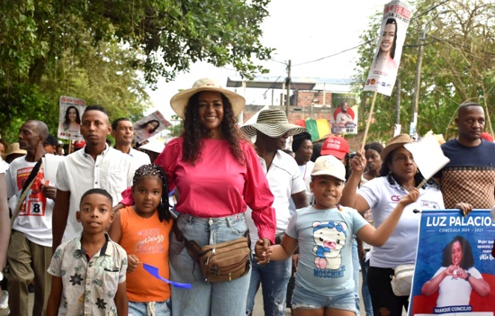 Cinco mil personas acompañaron a María Edis Dinas en su cierre de campaña Cinco mil personas acompañaron a María Edis Dinas en su cierre de campaña