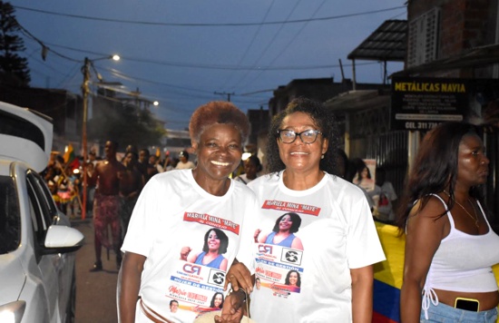 Cinco mil personas acompañaron a María Edis Dinas en su cierre de campaña Cinco mil personas acompañaron a María Edis Dinas en su cierre de campaña
