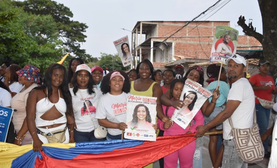 Cinco mil personas acompañaron a María Edis Dinas en su cierre de campaña Cinco mil personas acompañaron a María Edis Dinas en su cierre de campaña