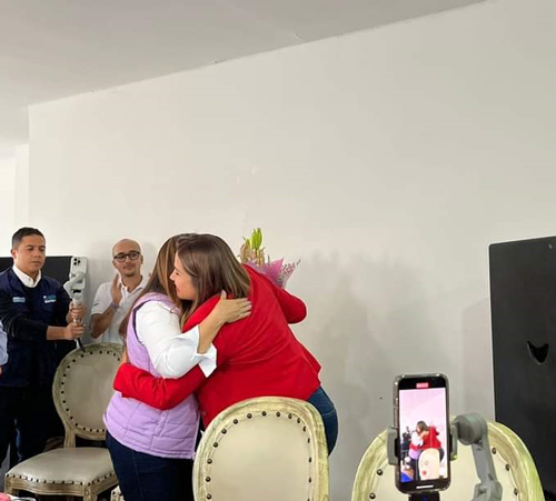 Diana Fuentes presenta nueva adhesión a su campaña
