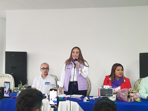 Diana Fuentes presenta nueva adhesión a su campaña