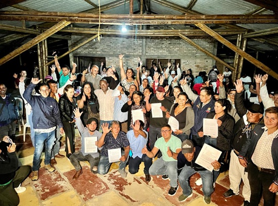 Gobernación del Cauca firma convenios solidarios para el mejoramiento de las vías rurales en Popayán.