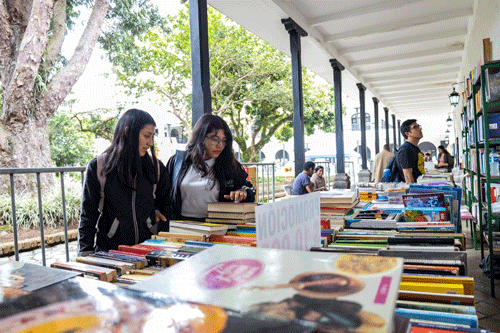 Ricardo Urrego y su libro El Baile en Popayán Ricardo Urrego y su libro El Baile en Popayán