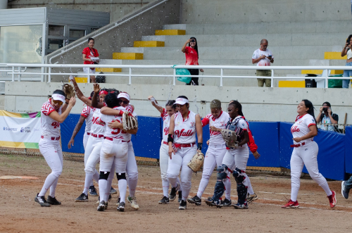 Equipo de sóftbol femenino del Valle hace histórico triunfo Equipo de sóftbol femenino del Valle hace histórico triunfo