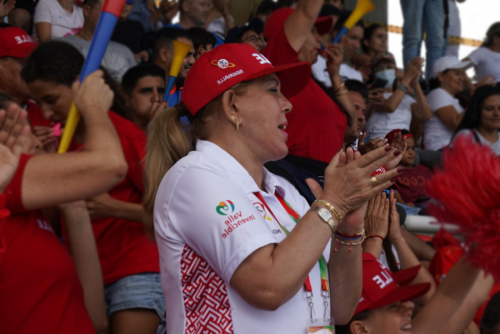 Clara Luz Roldán respaldando a los “Valle Oro Puro”