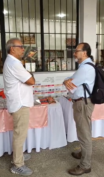 Entrevista al escritor William Ospina. Visitó Santander Ciudad Libro.