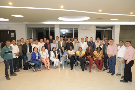 Gobernador y alcaldes electos inician construcción de planes de desarrollo
