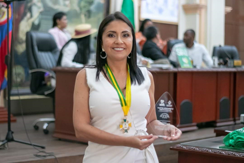 Asamblea reconoce el trabajo de Beatriz Bohórquez
