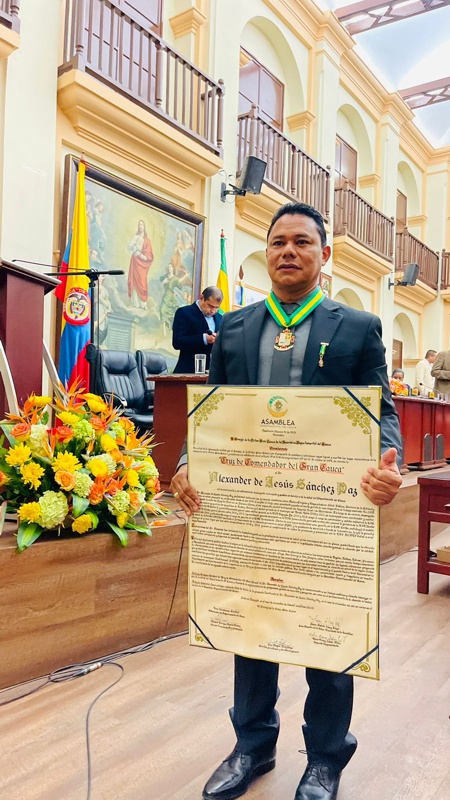 Cruz Comendador del Gran Cauca a gerente de la ESE Suroccidente