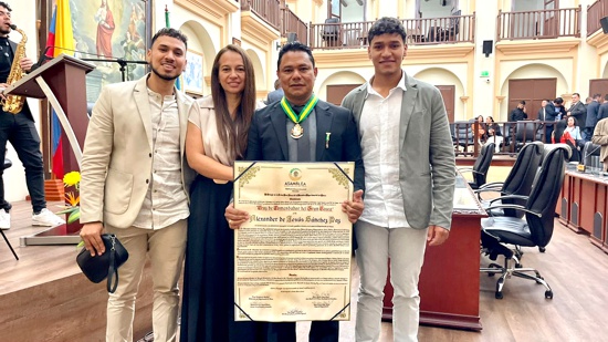 Cruz Comendador del Gran Cauca a gerente de la ESE Suroccidente