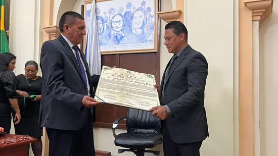 Cruz Comendador del Gran Cauca a gerente de la ESE Suroccidente