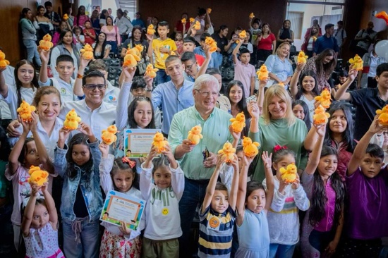 El 'Pollo López' le cumplió a los niños, adolescentes y jóvenes de Popayán.