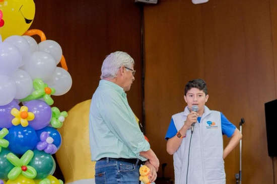 El 'Pollo López' le cumplió a los niños, adolescentes y jóvenes de Popayán.