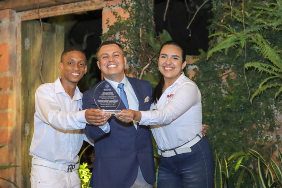 Mérito a los comerciantes y empresarios más destacados de la región: Proclama Cauca y Valle recibió galardón.