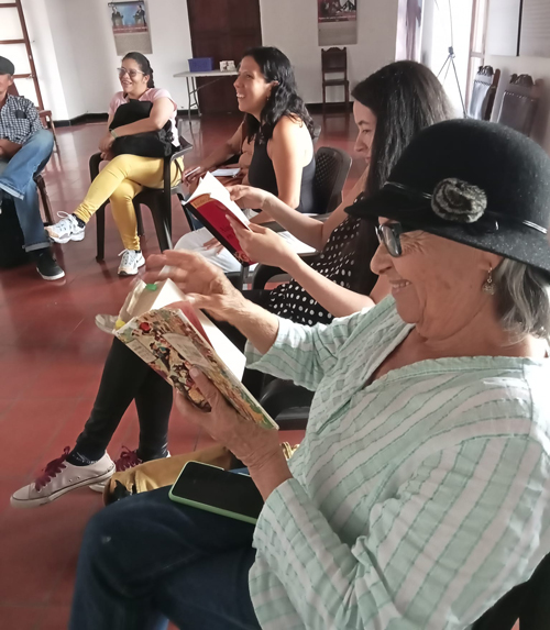 Mónica Vivas; entre las letras y la cocina Mónica Vivas; entre las letras y la cocina