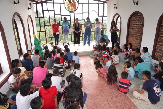 Quilirruners alegra la navidad de niños en Santander de Quilichao - Regalando Sonrisas