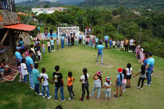 Quilirruners alegra la navidad de niños en Santander de Quilichao - Regalando Sonrisas
