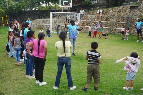 Quilirruners alegra la navidad de niños en Santander de Quilichao - Regalando Sonrisas