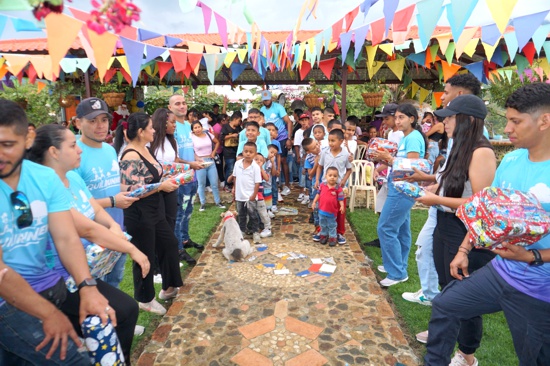 Quilirruners alegra la navidad de niños en Santander de Quilichao - Regalando Sonrisas
