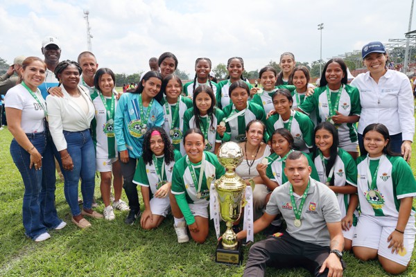 Vicepresidenta y Mindeporte clausuraron torneo de fútbol en Puerto Tejada Vicepresidenta y Mindeporte clausuraron torneo de fútbol en Puerto Tejada