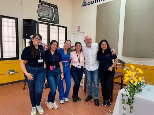 Autores en el Club 'Comfalee'
