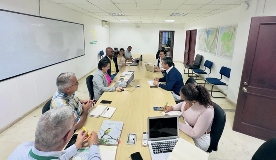 Encuentro clave entre CRC y alcalde de Popayán para impulsar desarrollo sostenible.