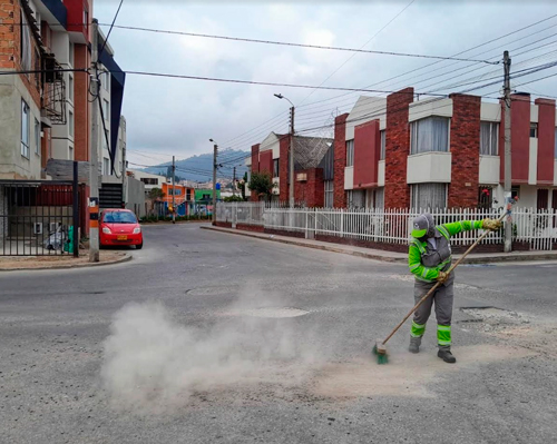 La mujer que en silencio le cambia la cara a Colombia